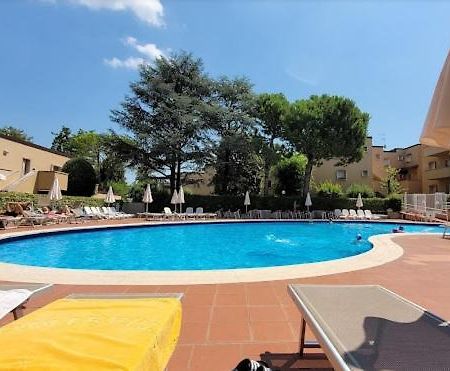 Appartamenti La Madonnina Peschiera del Garda Bagian luar foto