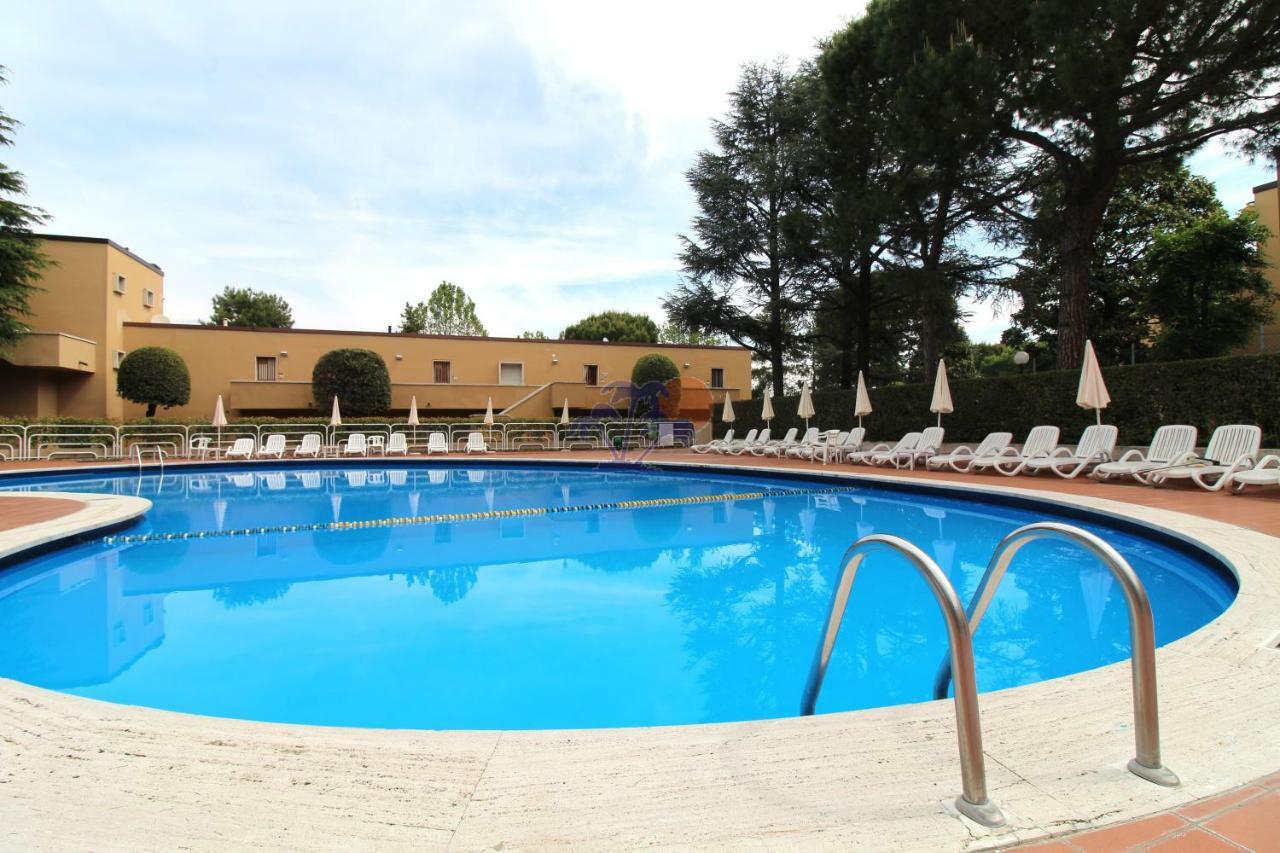 Appartamenti La Madonnina Peschiera del Garda Bagian luar foto