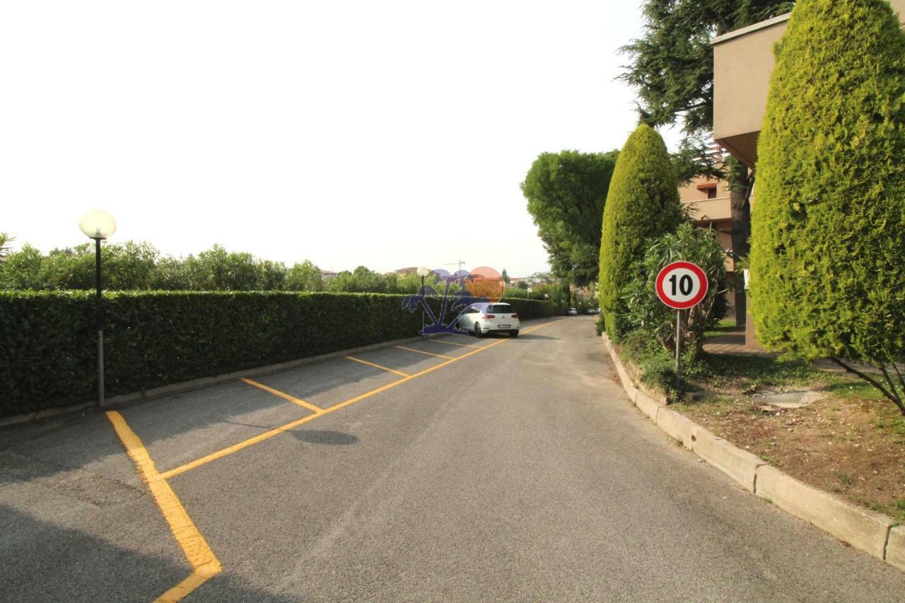 Appartamenti La Madonnina Peschiera del Garda Bagian luar foto